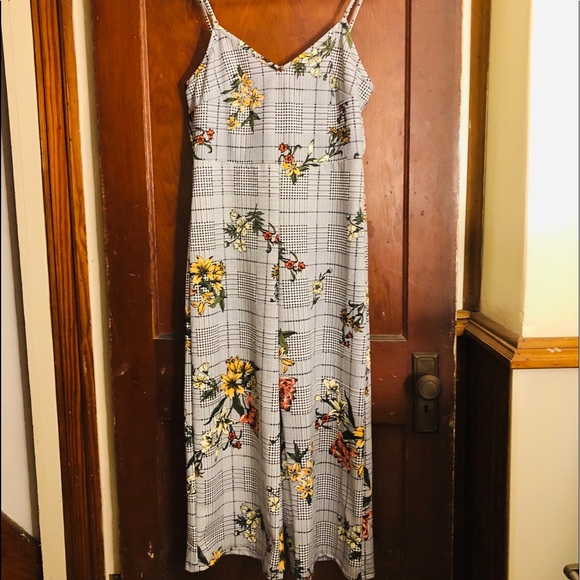 Poof! Belted Sleevless Jumpsuit. Large - Picture 4 of 8